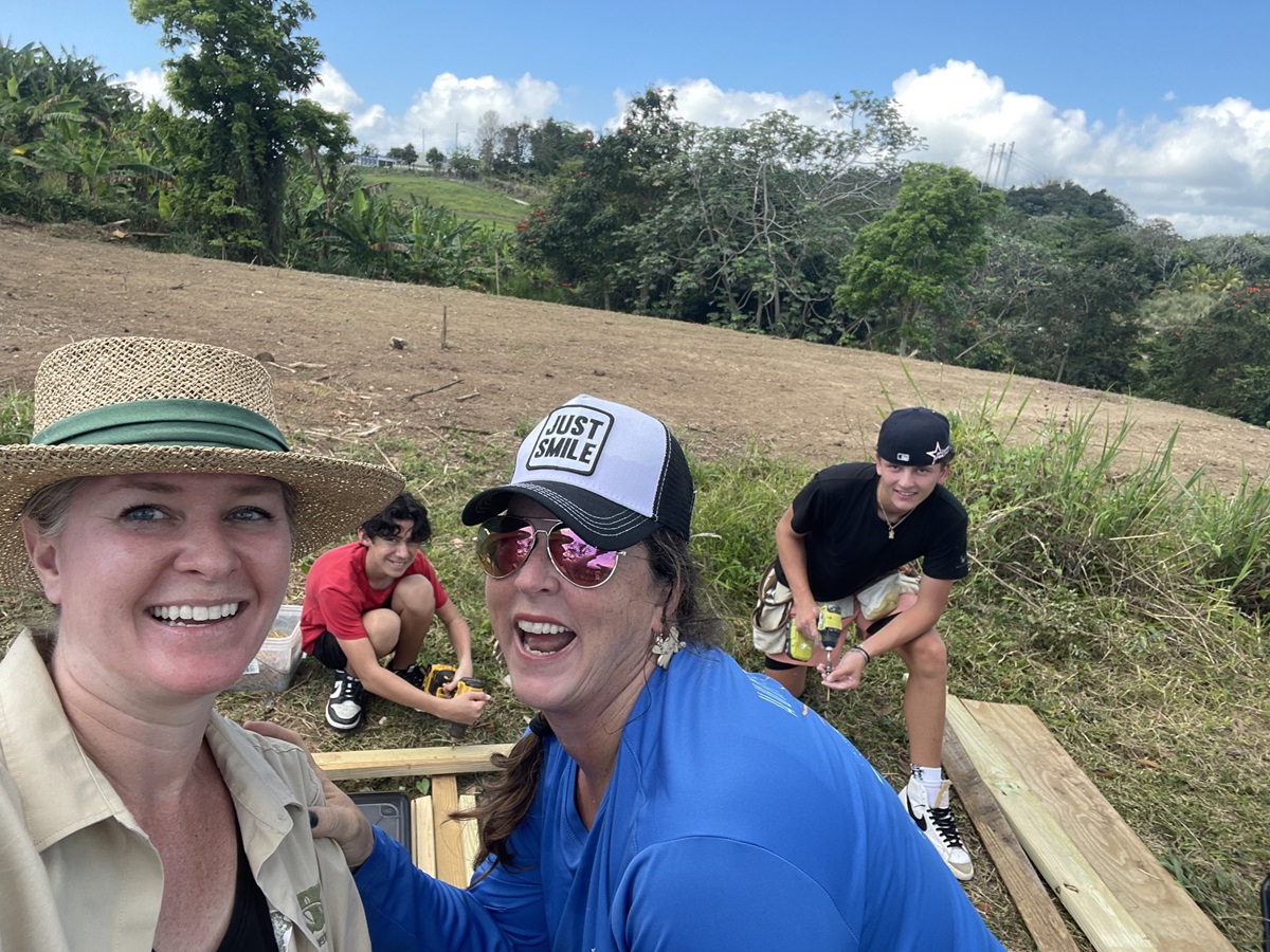 Levantando Volunteer Day 2024 April 6 Finca Nueva Creacion Carpentry Progress